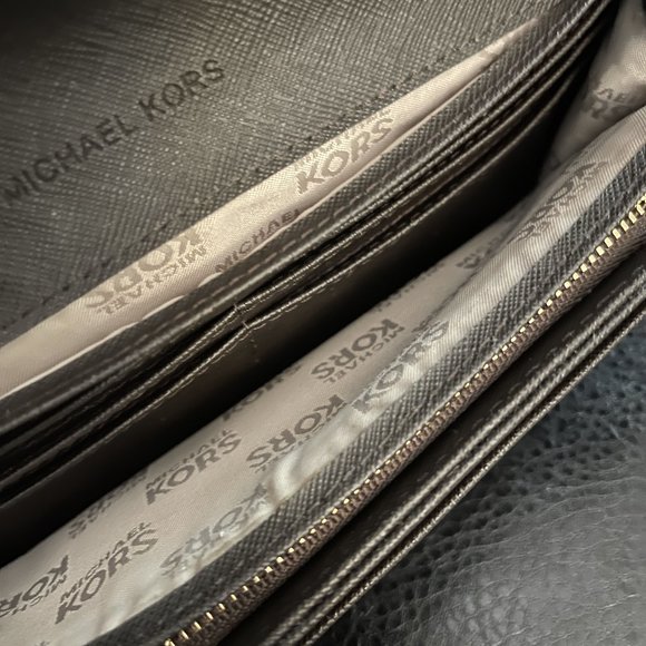 Michael Kor Jet Set Flap Logo Travel Wallet - Picture 4 of 5